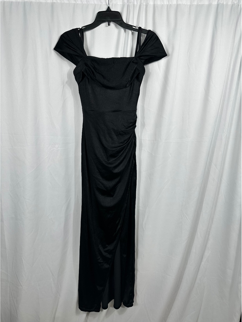 Popilush Elegant Black Off-Shoulder Evening Gown with Ruched Detail XS